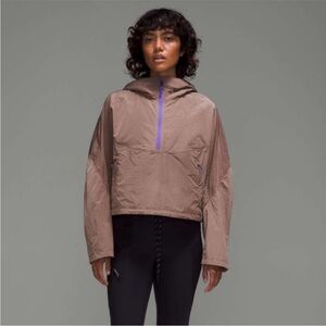 Lululemon - Cinch Back Half Zip Pull Hiking Pullover / Brown